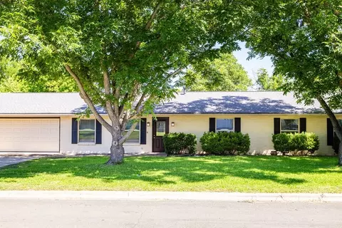 705 Overhill Dr, Kerrville, TX 78028