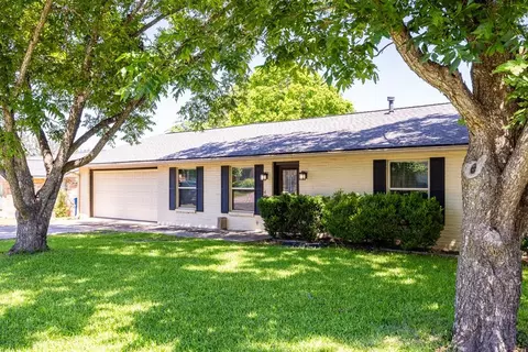 705 Overhill Dr, Kerrville, TX 78028