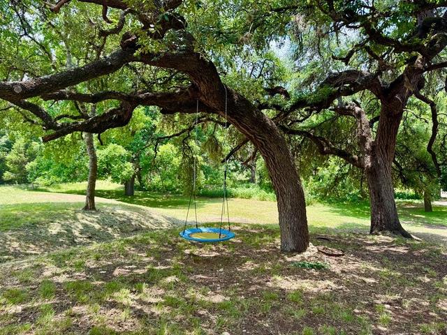 359 Bud Danner Dr, Leakey, TX 78873