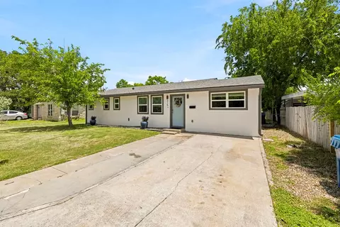 315 N Mimosa St, Kerrville, TX 78028