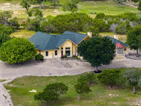 550 Gallup Trl, Kerrville, TX 78028