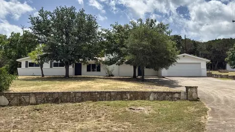 241 W Doris Dr, Kerrville, TX 78028