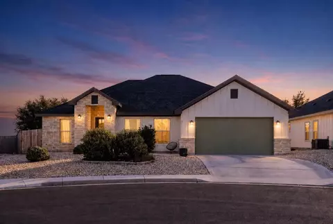 1069 Roanoke Ln, Kerrville, TX 78028