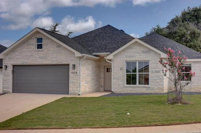 1808 N Chateau Ln, Kerrville, TX 78028