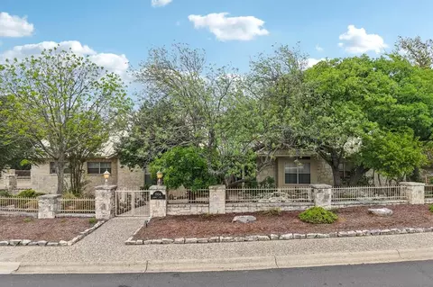 1904 N Summit Ridge Dr, Kerrville, TX 78028