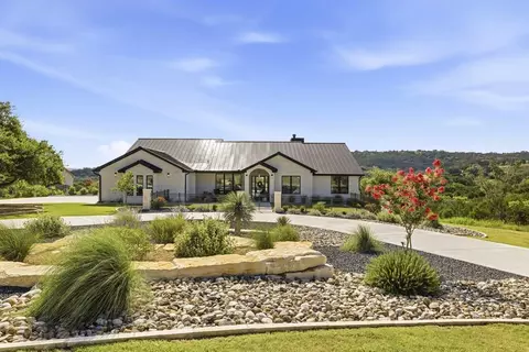 204 Beverly Hills Ln, Kerrville, TX 78028