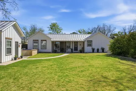 903 Front, Comfort, TX 78013