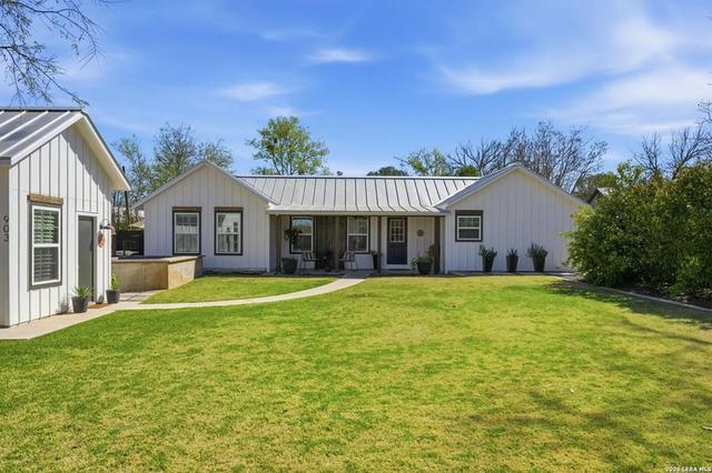 903 Front, Comfort, TX 78013