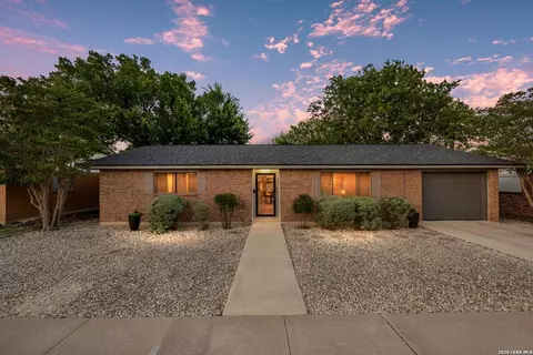132 Village Dr, Kerrville, TX 78028