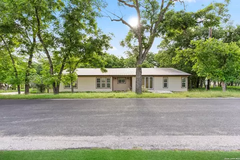 446 Wharton Rd, Kerrville, TX 78028
