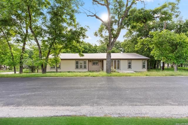 446 Wharton Rd, Kerrville, TX 78028
