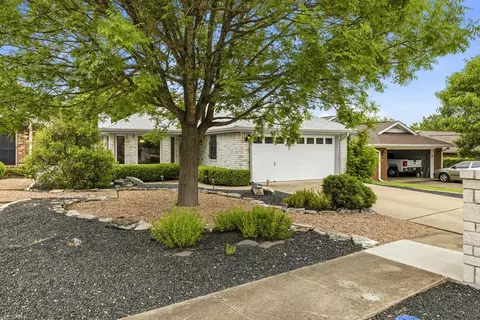 217 Oak Hill Dr, Kerrville, TX 78028