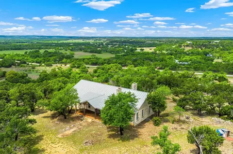 7625 N Hwy 16, Fredericksburg, TX 78624
