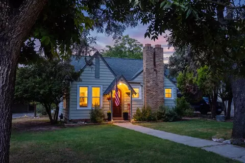 927 Myrta St, Kerrville, TX 78028