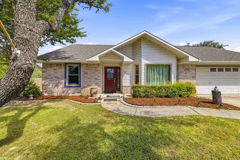 1602 Silver Saddle Dr, Kerrville, TX 78028