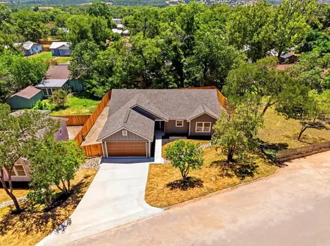 613 Elm St, Kerrville, TX 78028