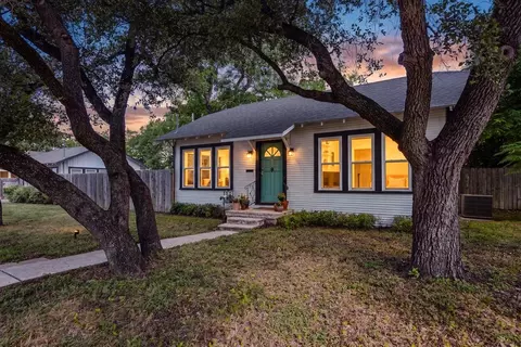 318-324 Lytle St, Kerrville, TX 78028