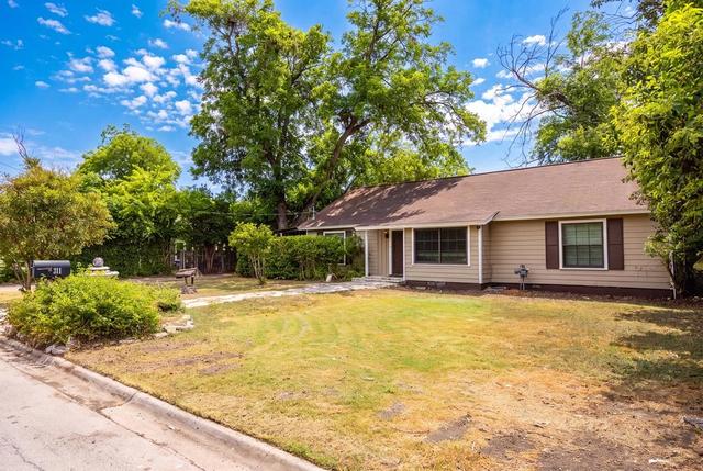 311 Spence St, Kerrville, TX 78028