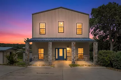 1016 Blue Bill Cove Dr, Lakehills, TX 78063