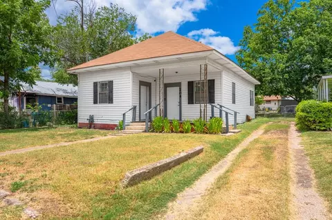 204 Davis St, Kerrville, TX 78028