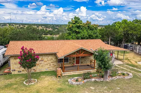 102 N Ranger Trl, Kerrville, TX 78028