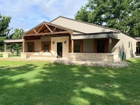 105 Guinn Ave, Leakey, TX 78873
