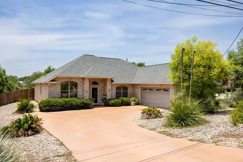 1233 Hilltop Rd, Kerrville, TX 78028