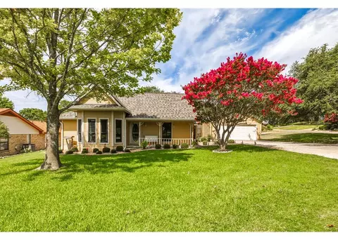 1445 N Gloucester Pt, Kerrville, TX 78028