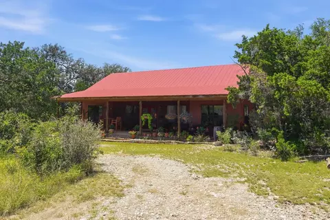 423 Kahn Dr, Rio Frio, TX 78879