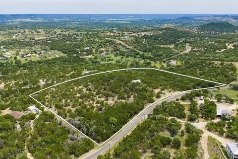 162 Doss Dr E, Center Point, TX 78010