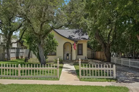 816 Wheless Ave, Kerrville, TX 78028