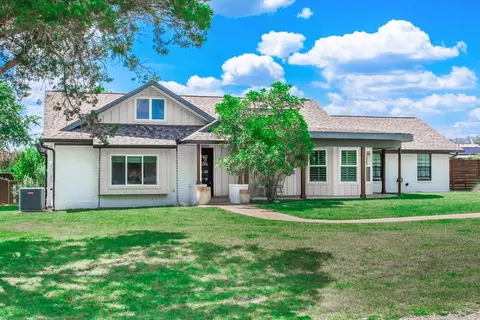 102 Bowie Dr, Kerrville, TX 78028
