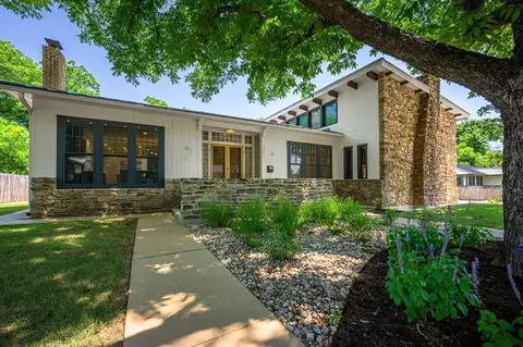 311 S Crockett St, Fredericksburg, TX 78624