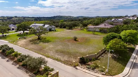 4100 Stone Creek Dr, Kerrville, TX 78028