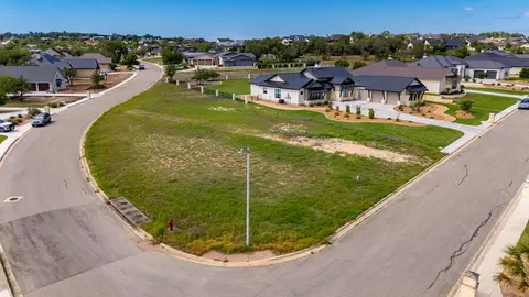 1024 Pinnacle View Dr, Kerrville, TX 78028