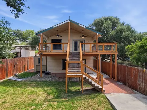 1565 Pebble Beach Rd, Lakehills, TX 78063