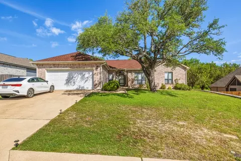 708 Oak Hollow Dr, Kerrville, TX 78028