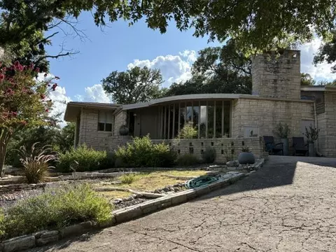 228 N Galbraith Ave, Kerrville, TX 78028