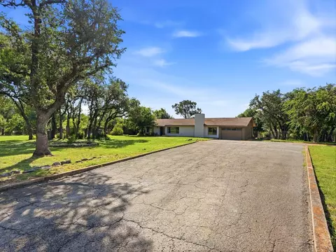 136 Royal Oaks Loop, Kerrville, TX 78028