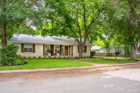 506 N Lincoln St, Fredericksburg, TX 78624