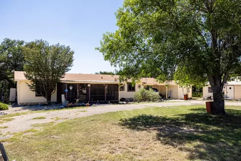 215 Robertson Rd, Kerrville, TX 78028