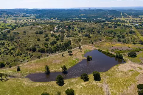 204 Ranch House Rd, Kerrville, TX 78028