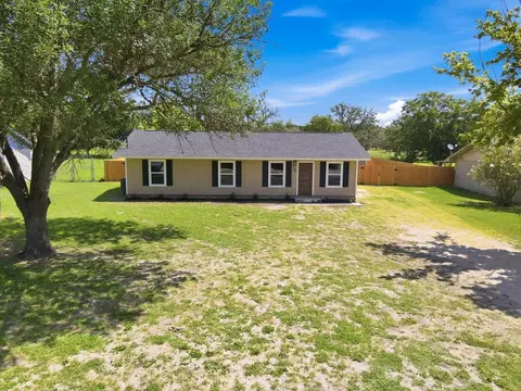 106 E Birdo Blvd, Kerrville, TX 78028