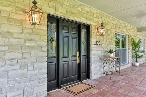 283 W Lacey Oak Pkwy, Kerrville, TX 78028