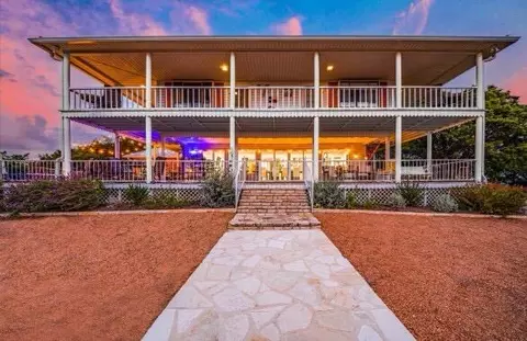 208 S Valley View Dr, Kerrville, TX 78028