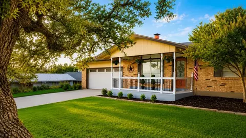304 Earl Dr, Kerrville, TX 78028