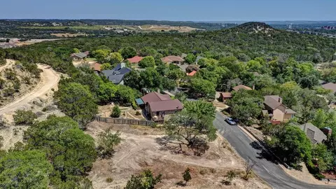 2229 N San Jacinto Dr, Kerrville, TX 78028