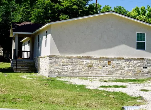 107 Fourth St, Ingram, TX 78025