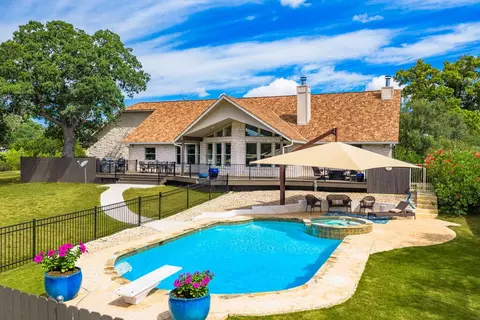 122 Oakhampton Trl, Ingram, TX 78025