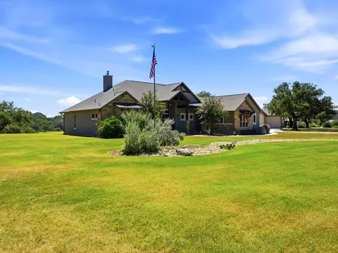 228 Lucky Rdg, Bandera, TX 78003